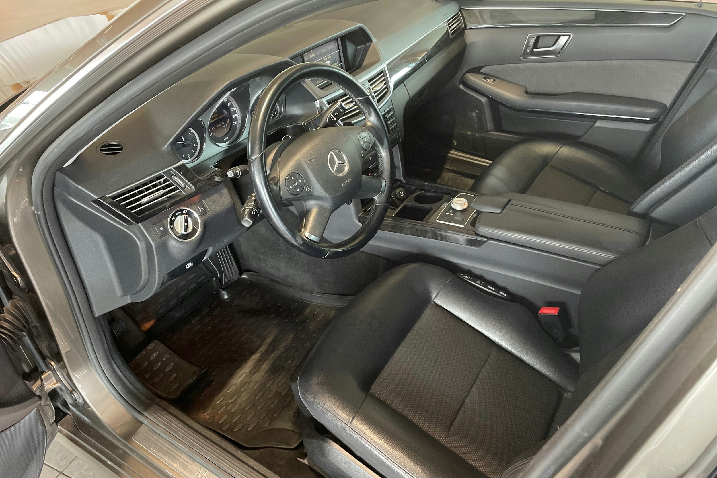 Harmaa Mercedes-Benz E 2012 kuva 7.