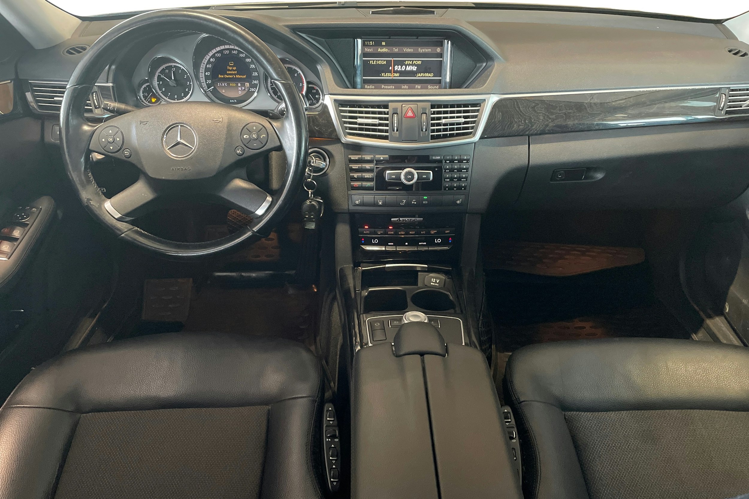Harmaa Mercedes-Benz E 2012 kuva 9.
