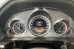 Harmaa Mercedes-Benz E 2012 kuva 18.