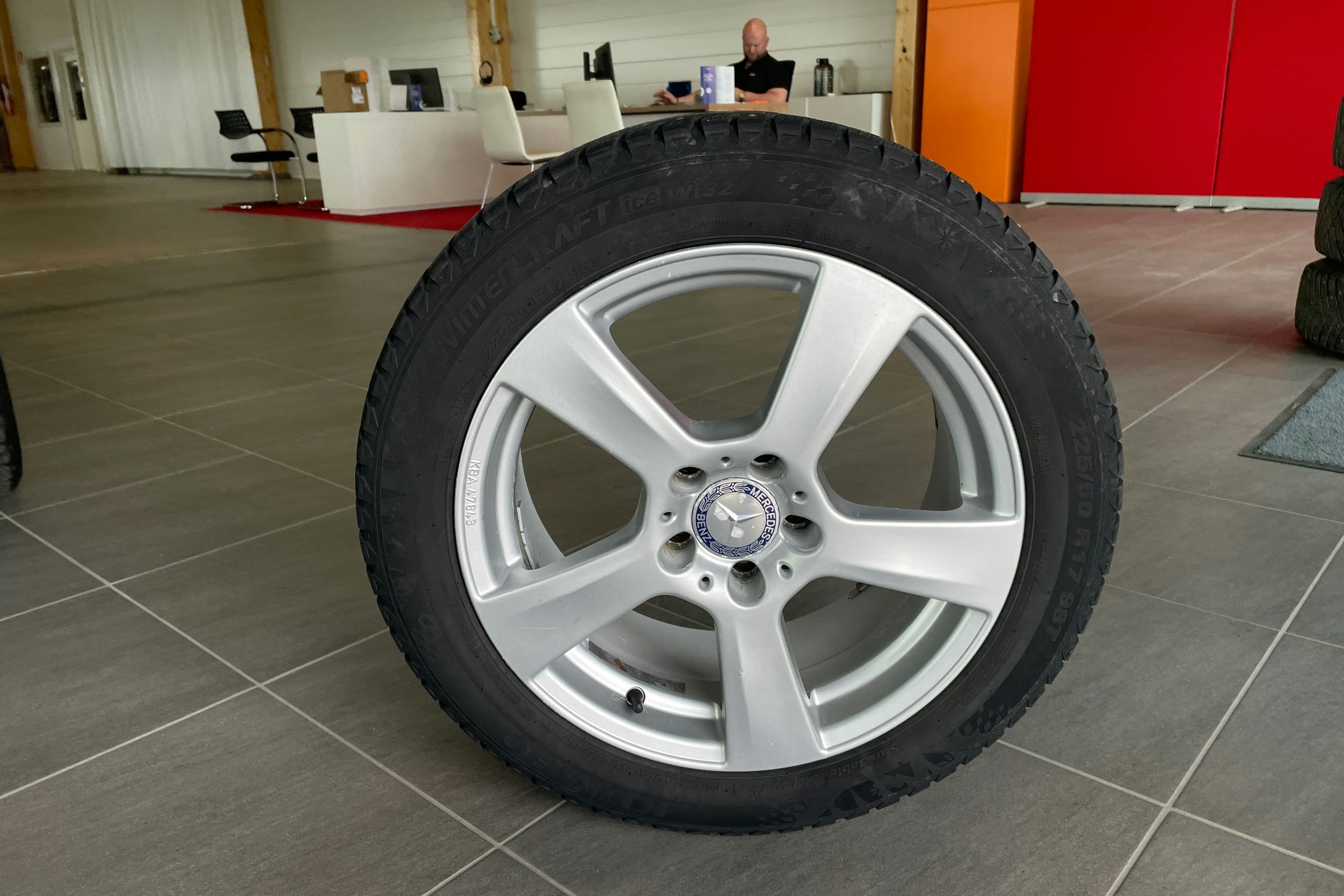 Harmaa Mercedes-Benz E 2012 kuva 22.