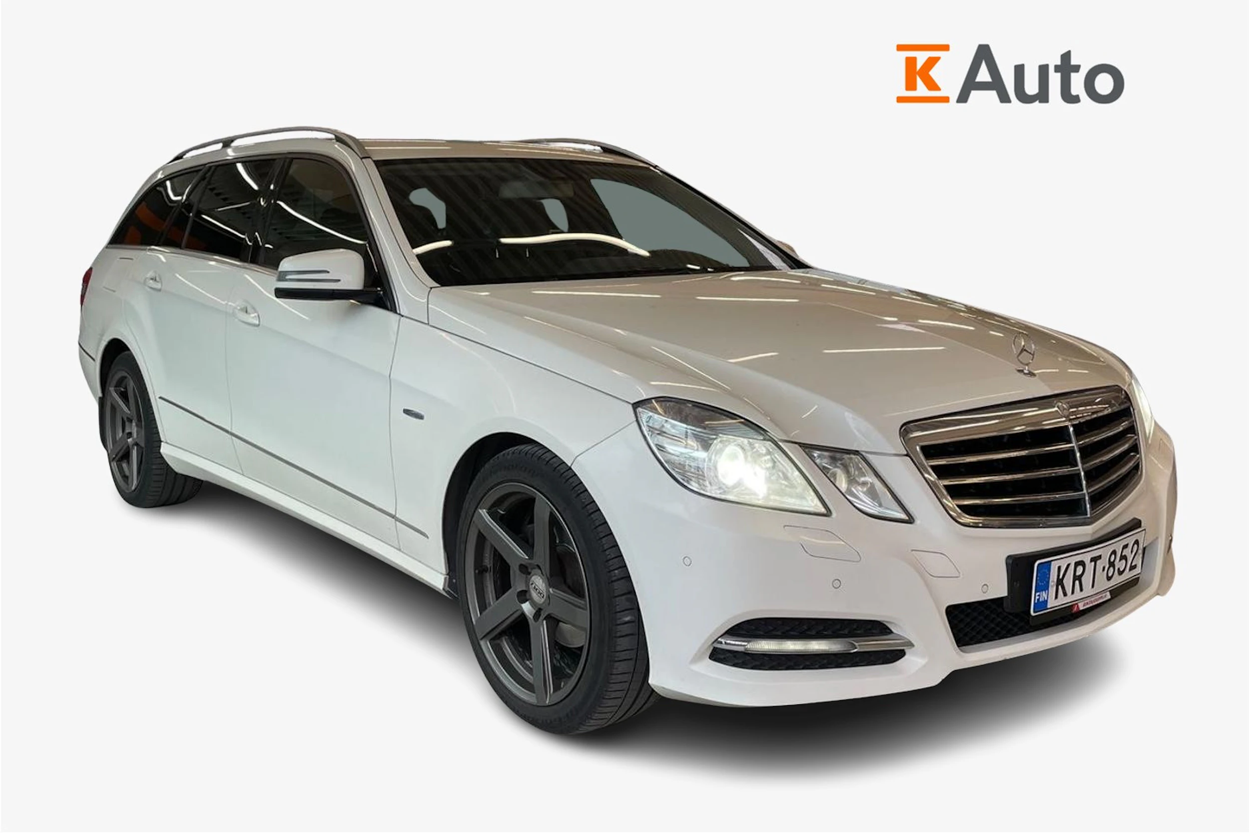 valkoinen Mercedes-Benz E 2012 kuva 1.