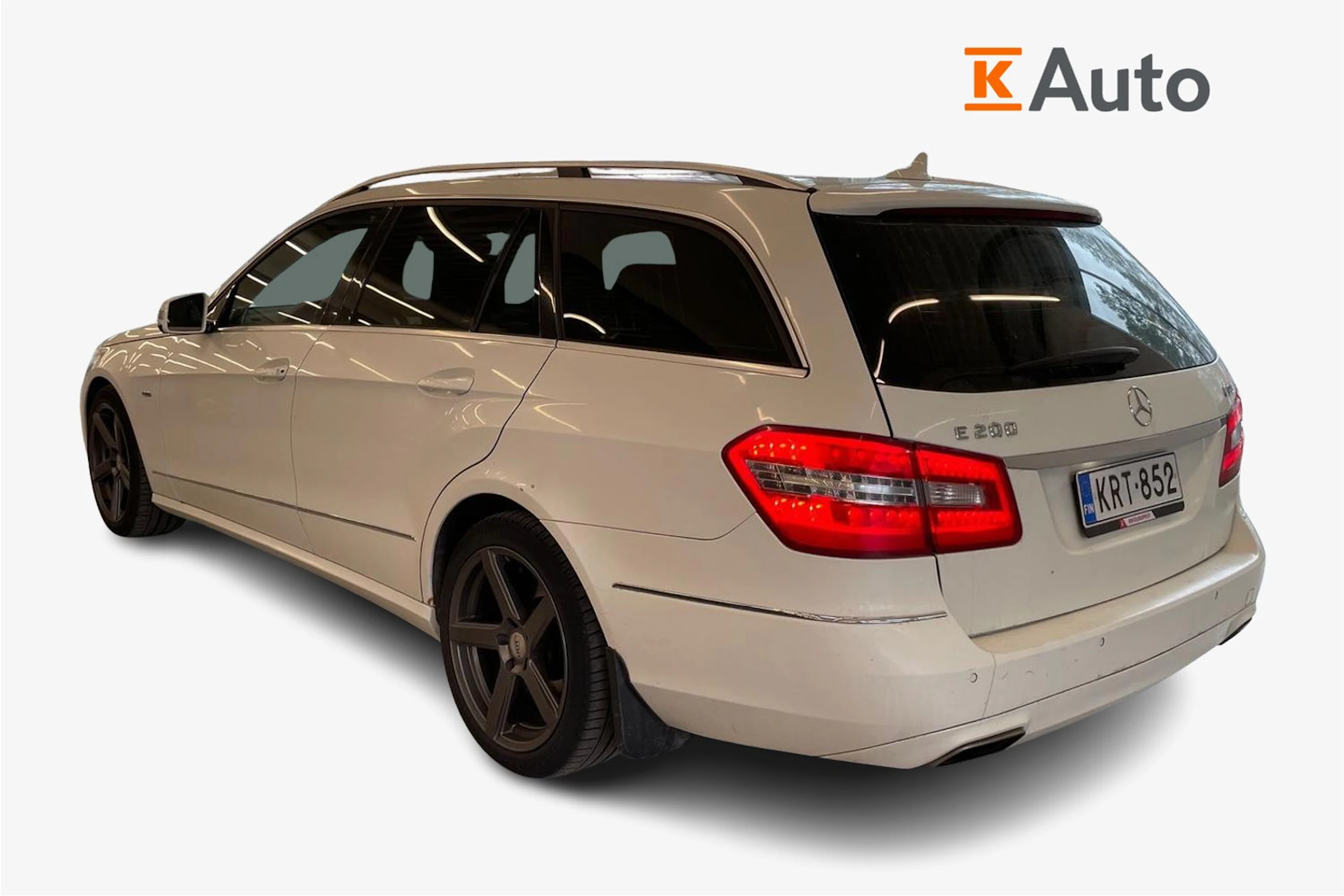 valkoinen Mercedes-Benz E 2012 kuva 2.