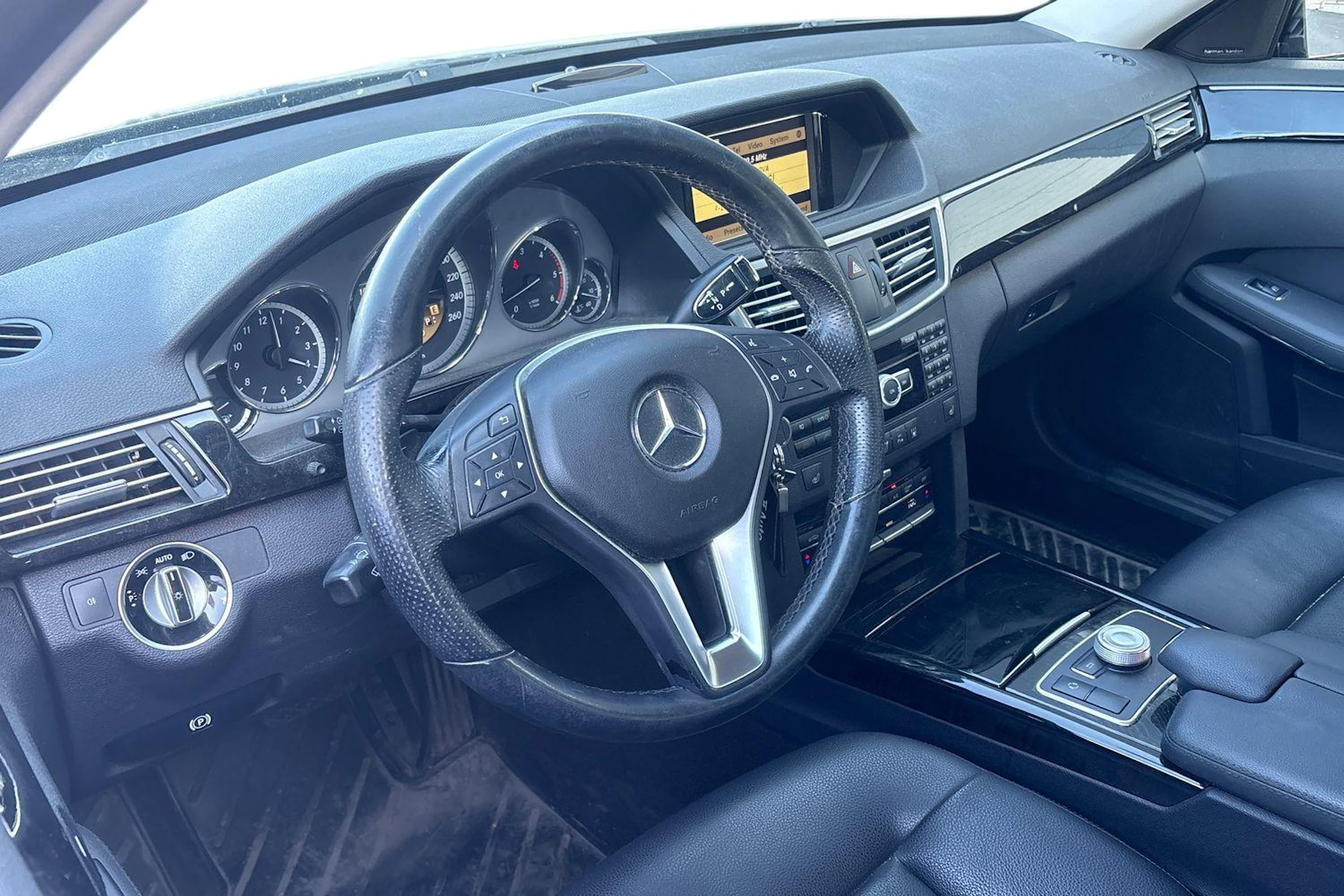 musta Mercedes-Benz E 2012 kuva 3.
