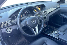 musta Mercedes-Benz E 2012 kuva 3.