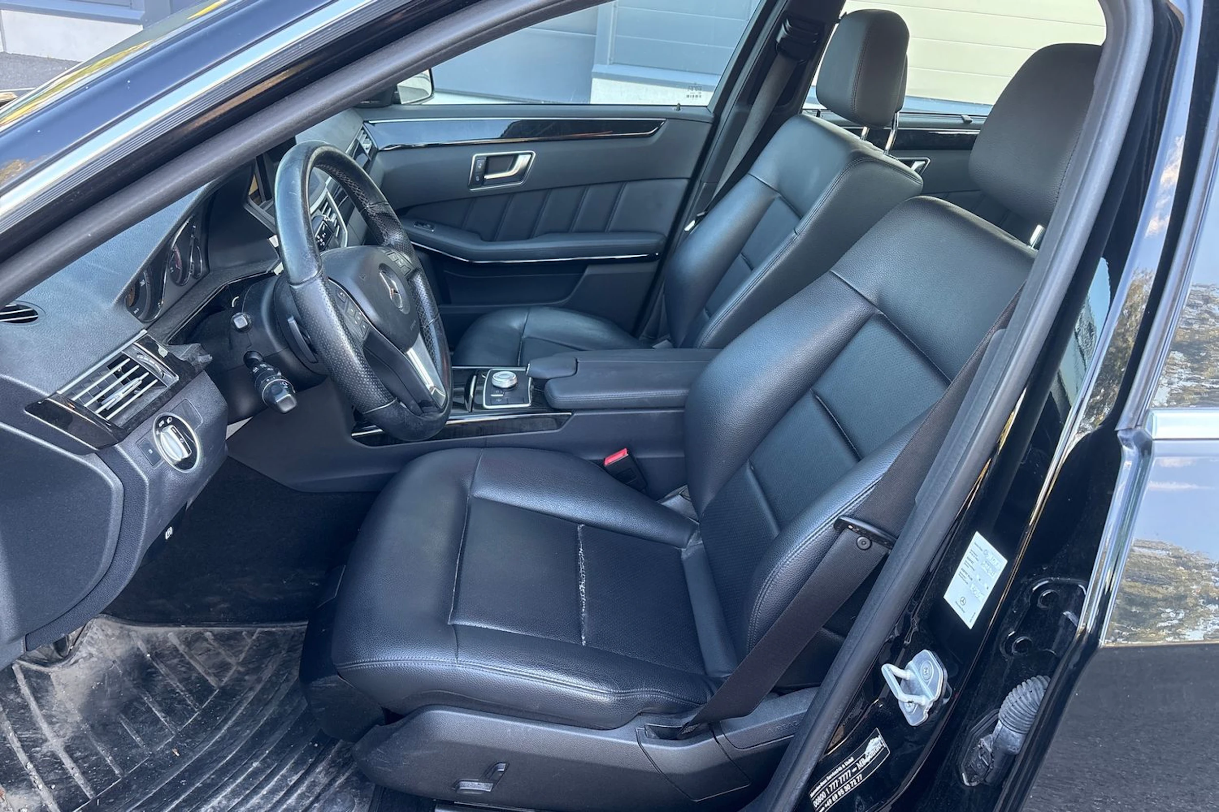 musta Mercedes-Benz E 2012 kuva 4.