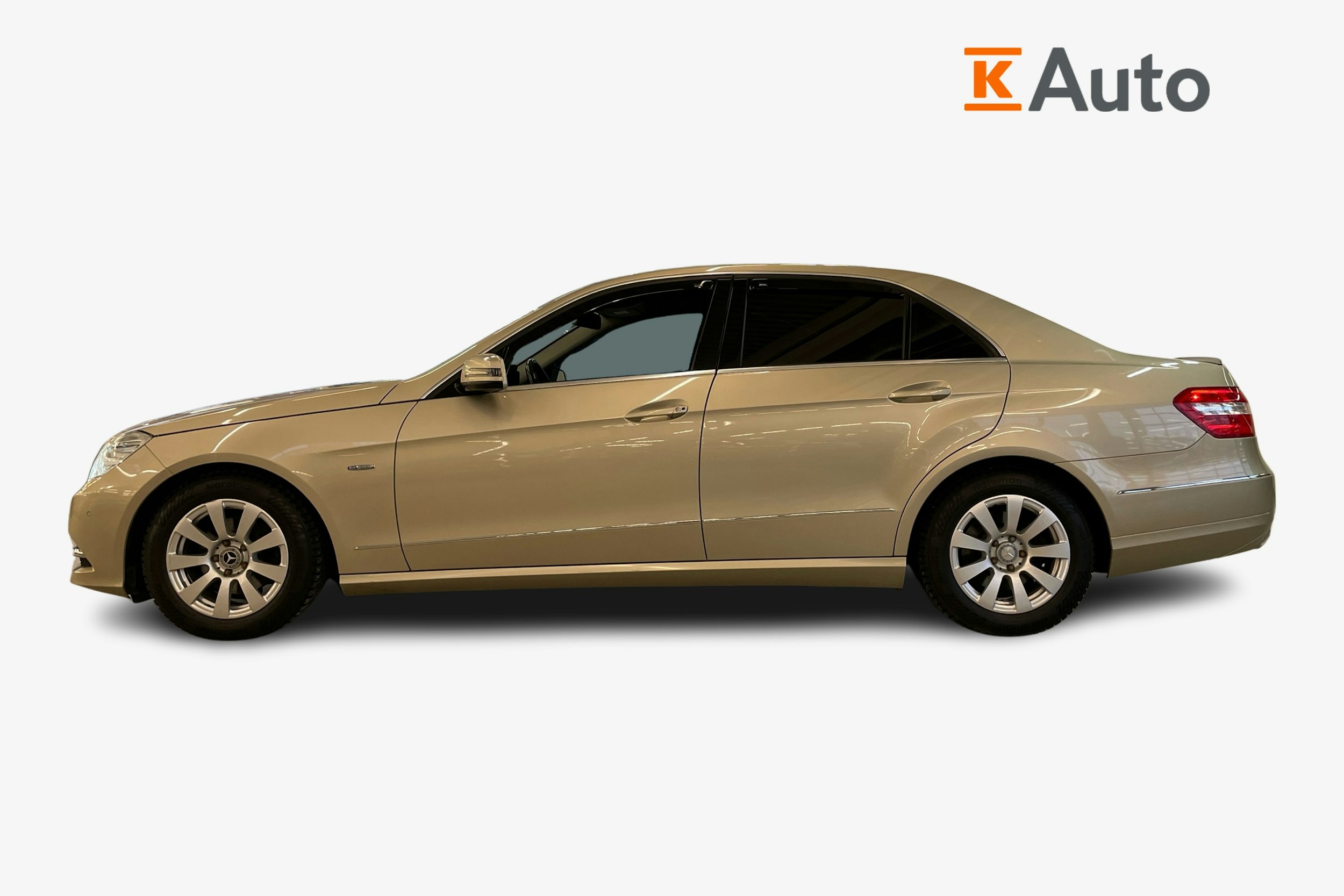 ruskea (beige) Mercedes-Benz E 2012 kuva 5.