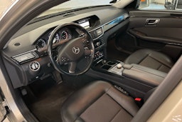 ruskea (beige) Mercedes-Benz E 2012 kuva 6.