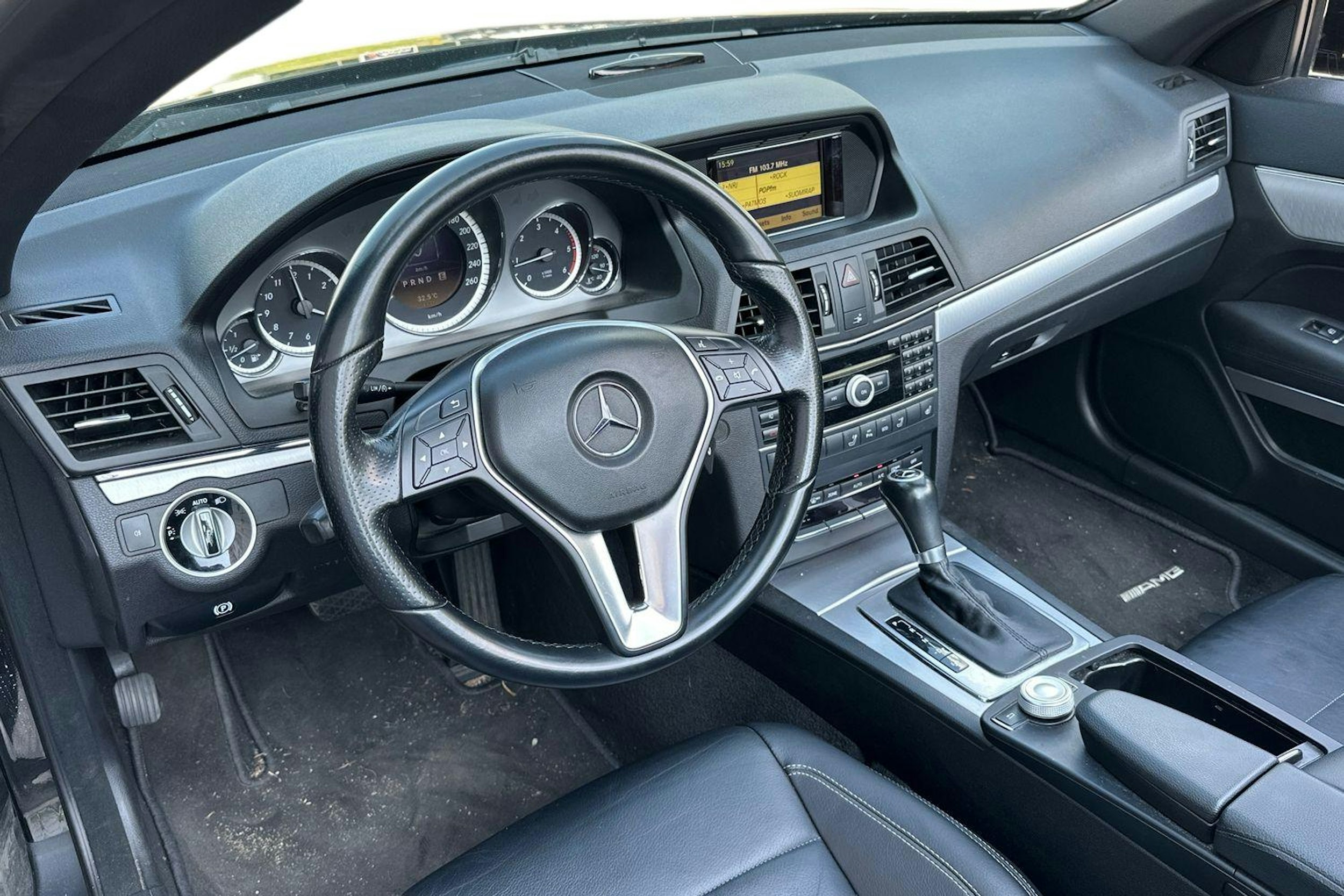 Musta Mercedes-Benz E 2012 kuva 3.