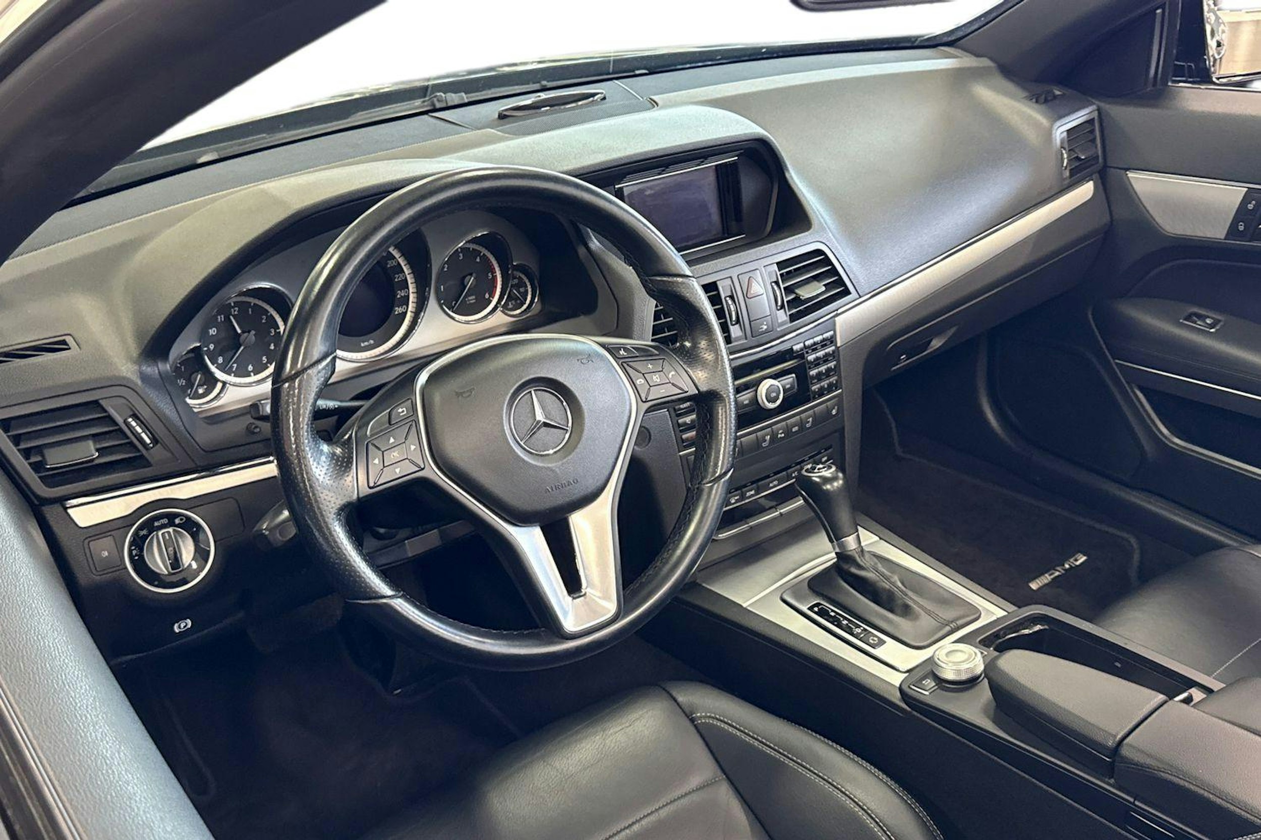 Musta Mercedes-Benz E 2012 kuva 7.