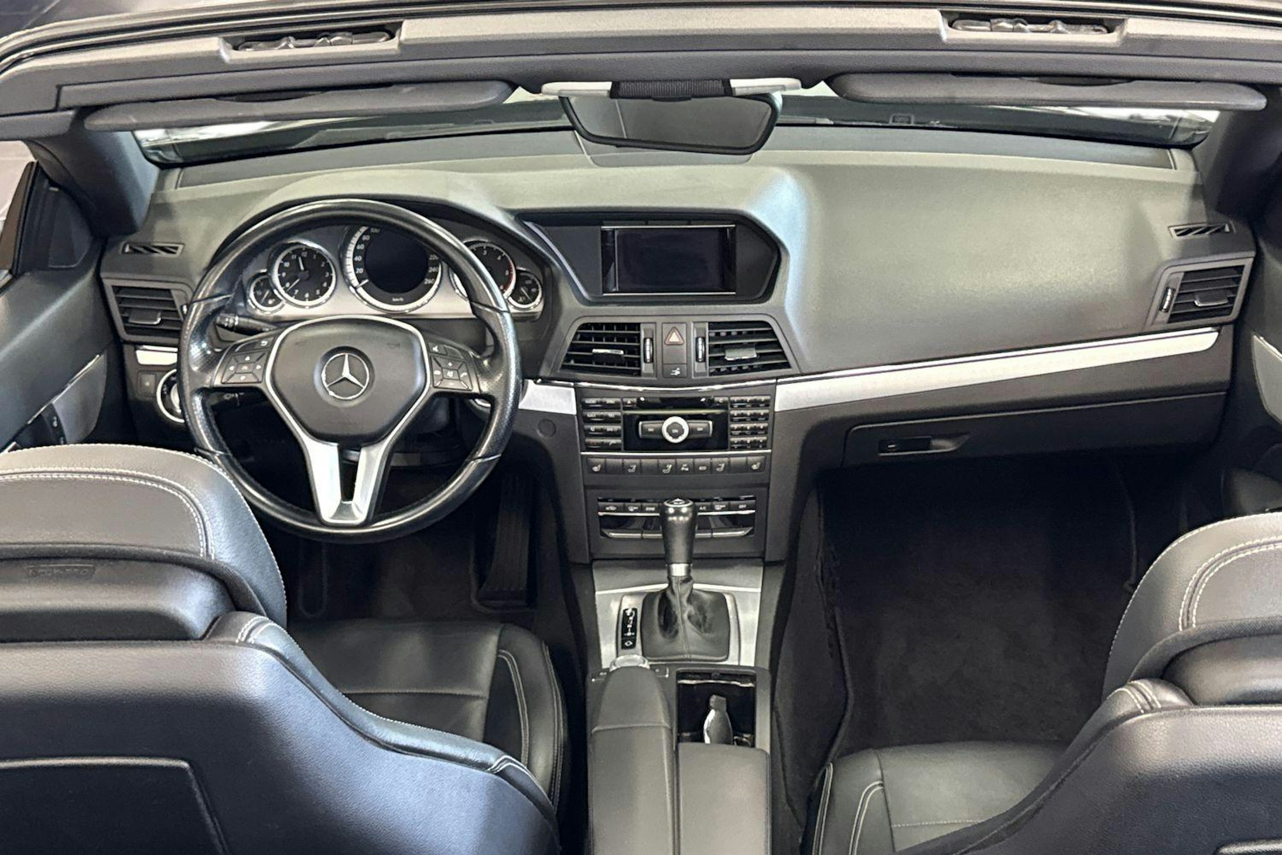 Musta Mercedes-Benz E 2012 kuva 9.