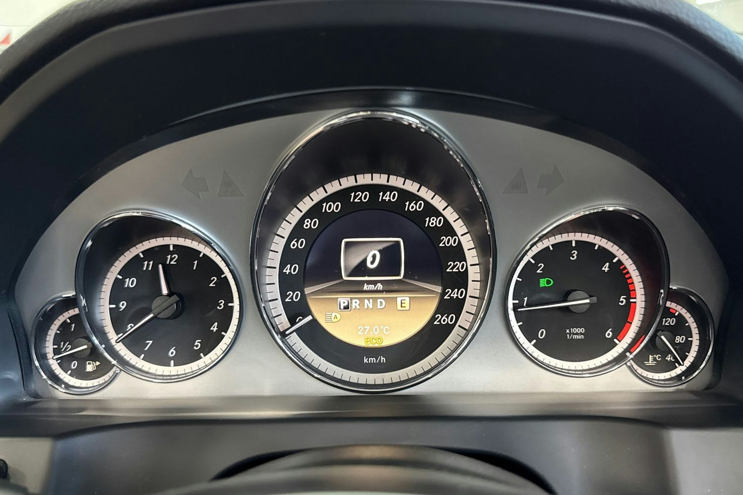 Musta Mercedes-Benz E 2012 kuva 14.
