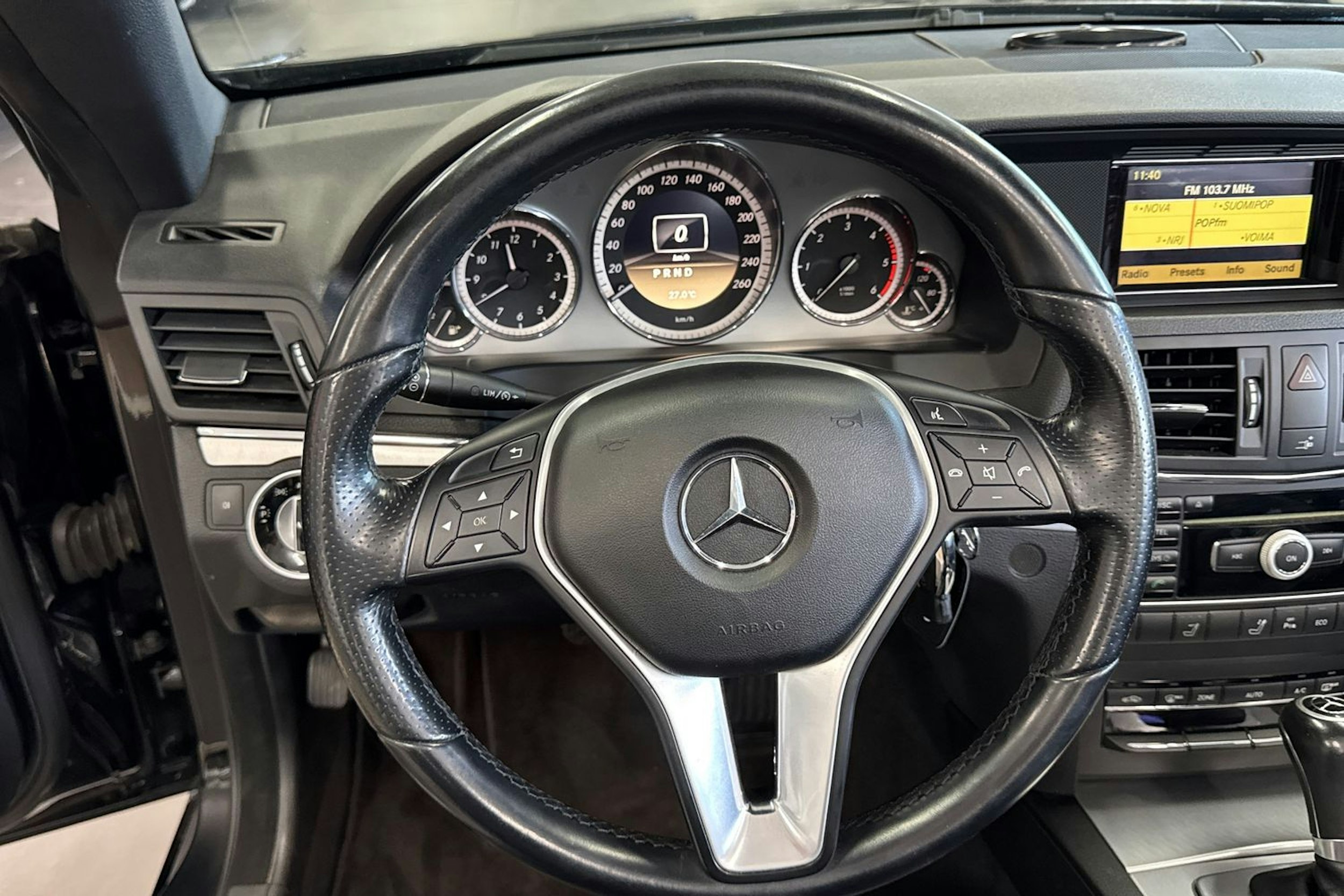 Musta Mercedes-Benz E 2012 kuva 17.