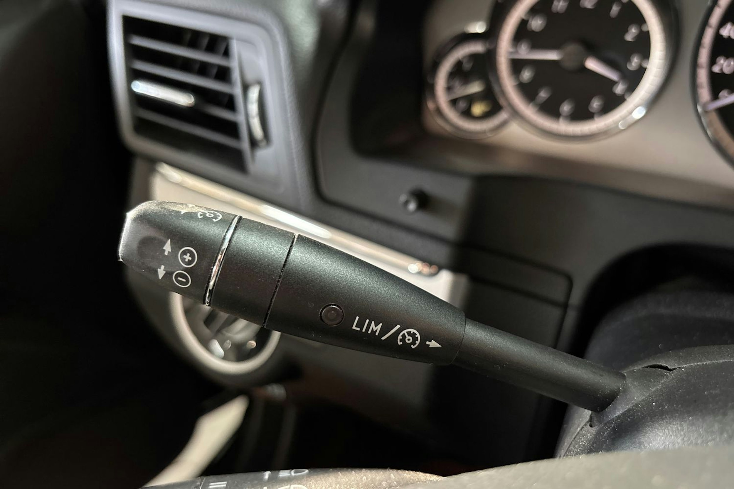 Musta Mercedes-Benz E 2012 kuva 20.