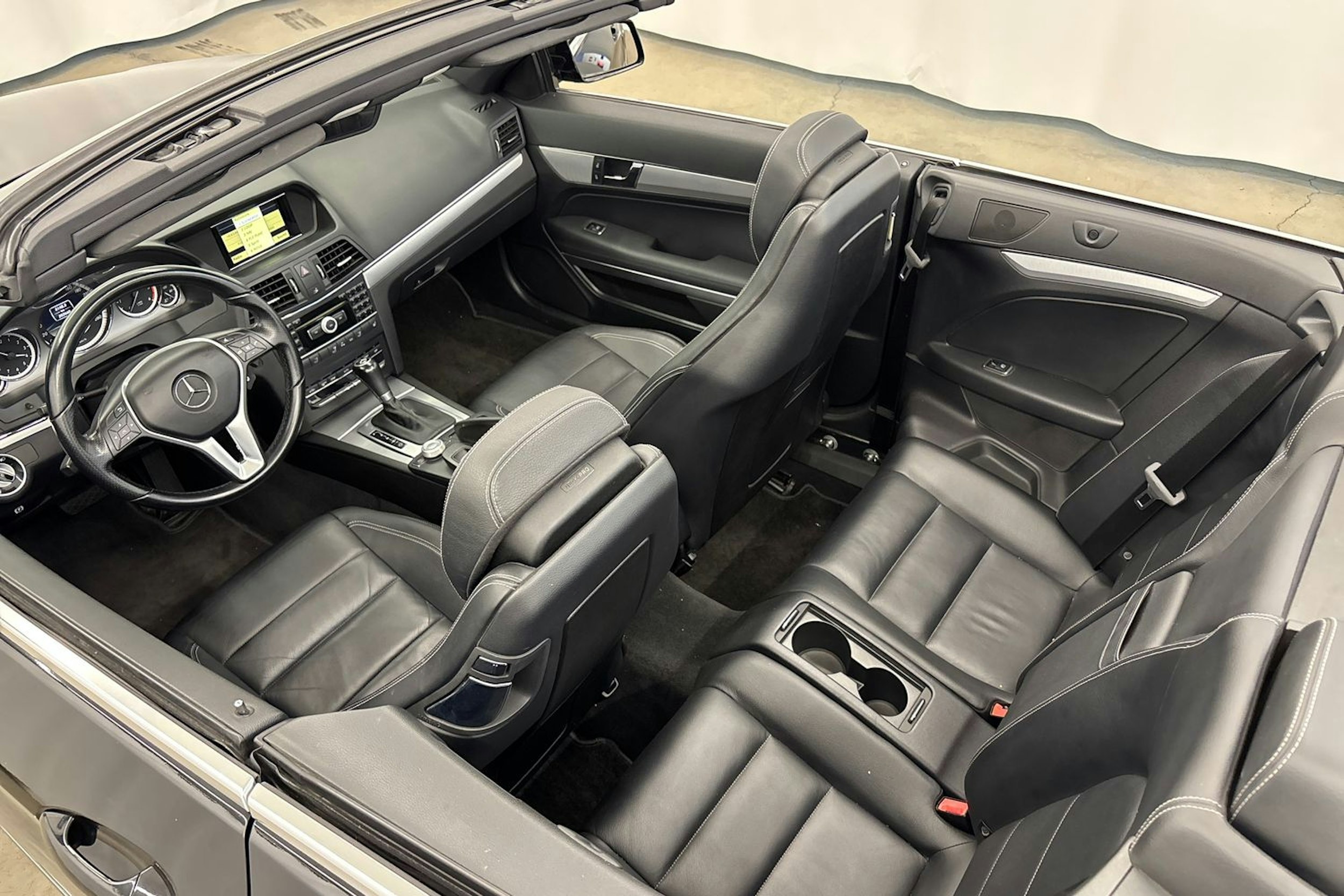 Musta Mercedes-Benz E 2012 kuva 23.