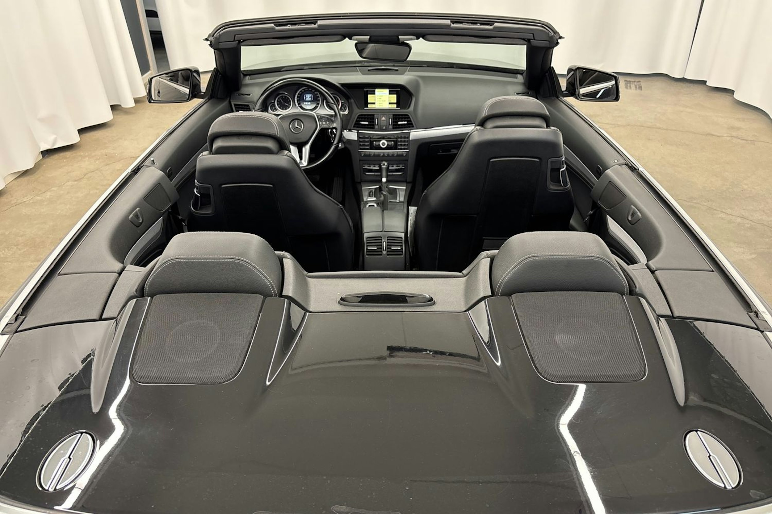 Musta Mercedes-Benz E 2012 kuva 24.