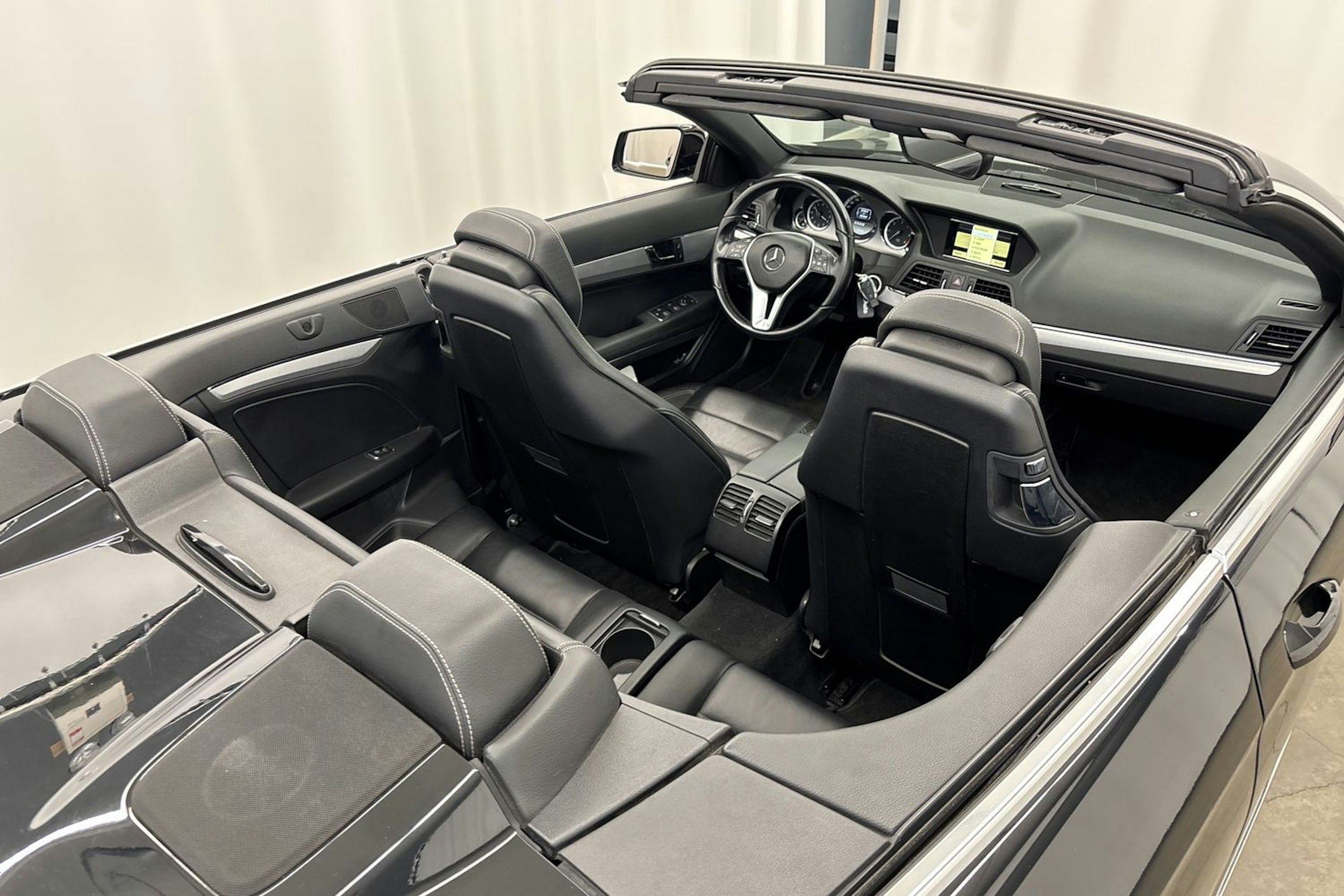 Musta Mercedes-Benz E 2012 kuva 25.