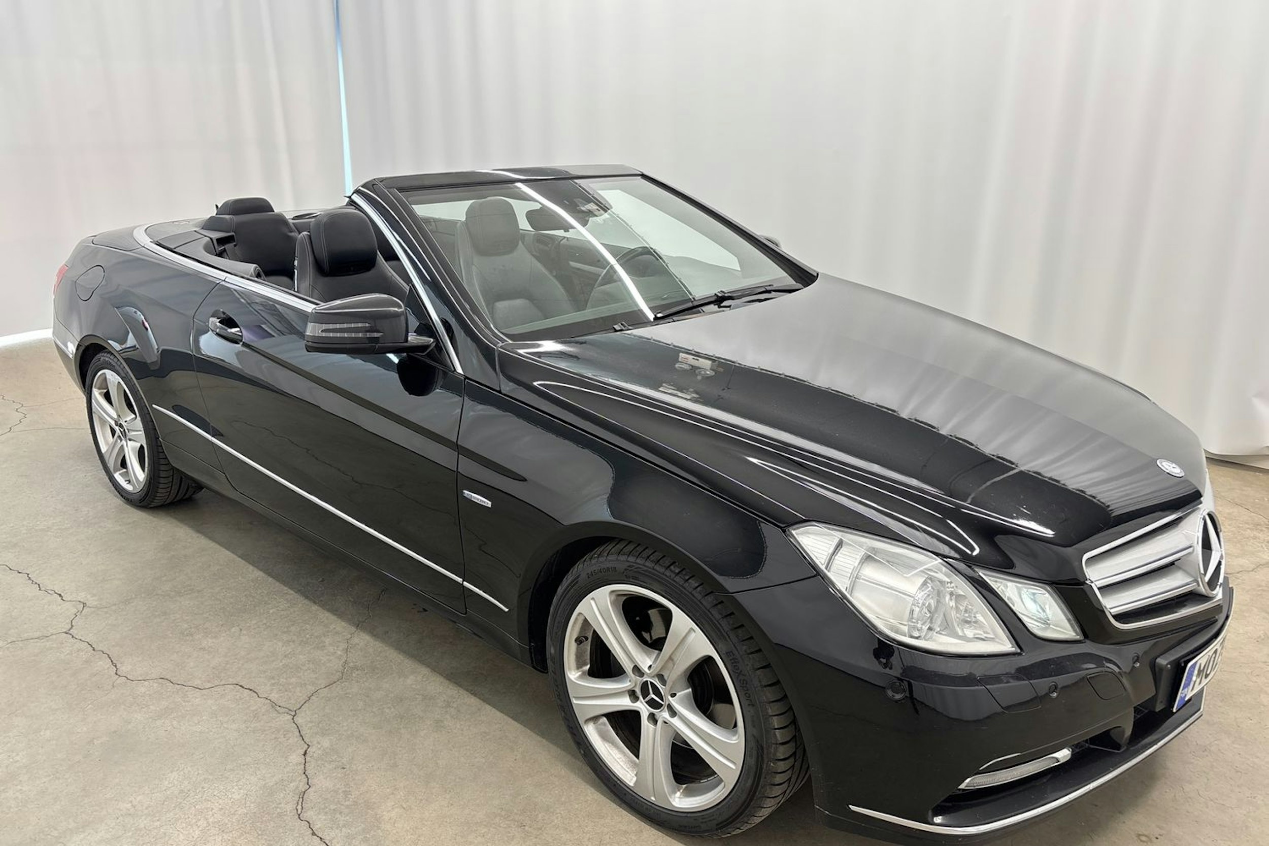 Musta Mercedes-Benz E 2012 kuva 26.