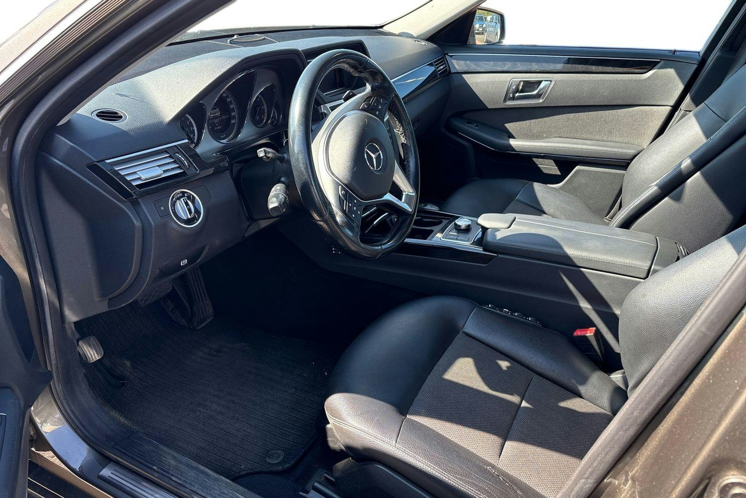 harmaa Mercedes-Benz E 2013 kuva 3.