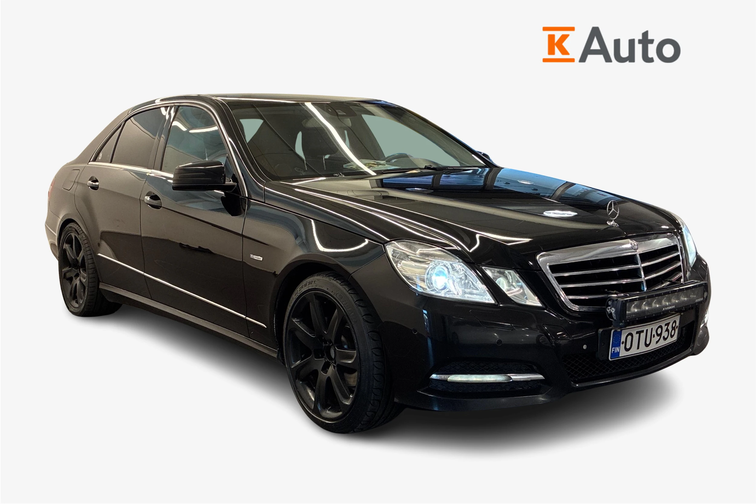 Musta Mercedes-Benz E 2012 kuva 1.
