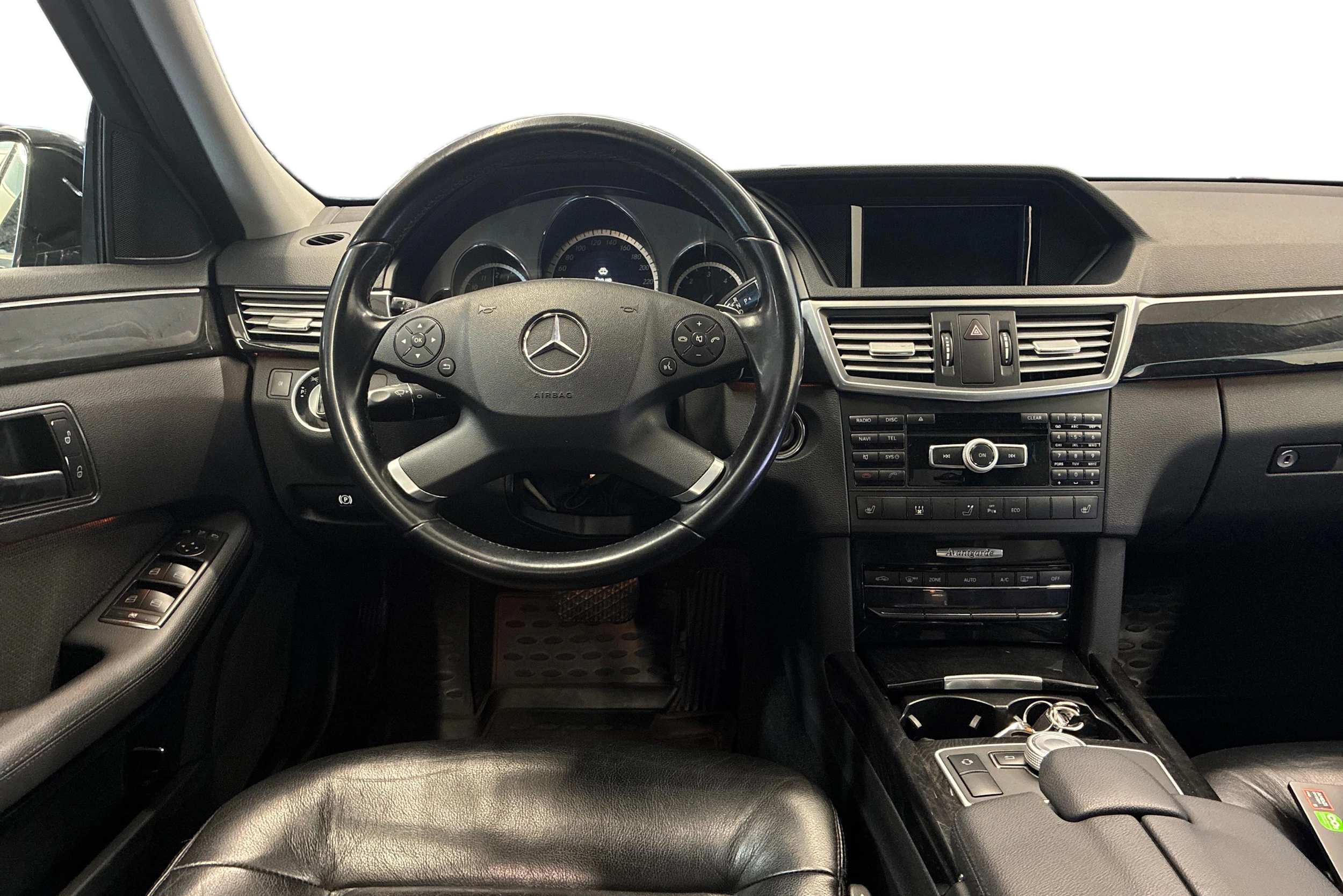 Musta Mercedes-Benz E 2012 kuva 7.