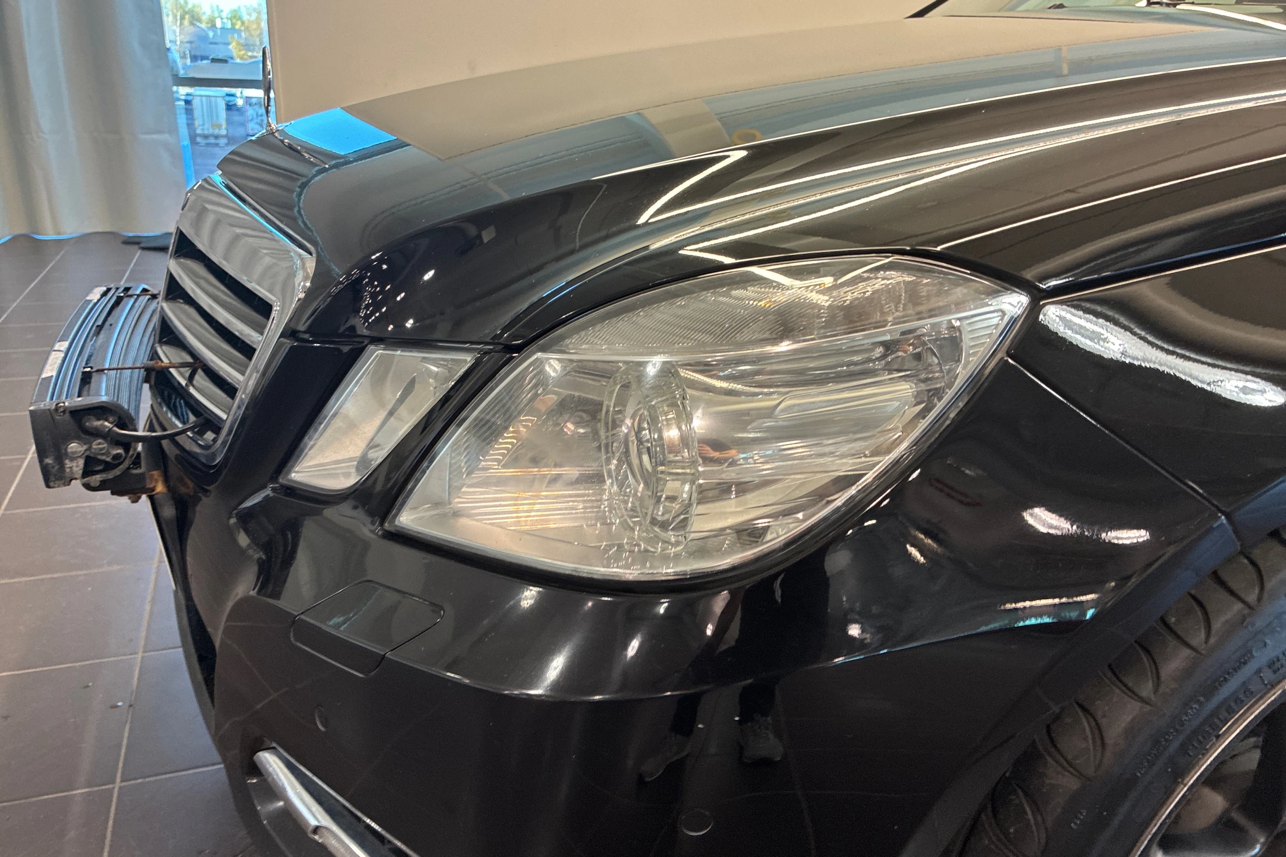 Musta Mercedes-Benz E 2012 kuva 11.