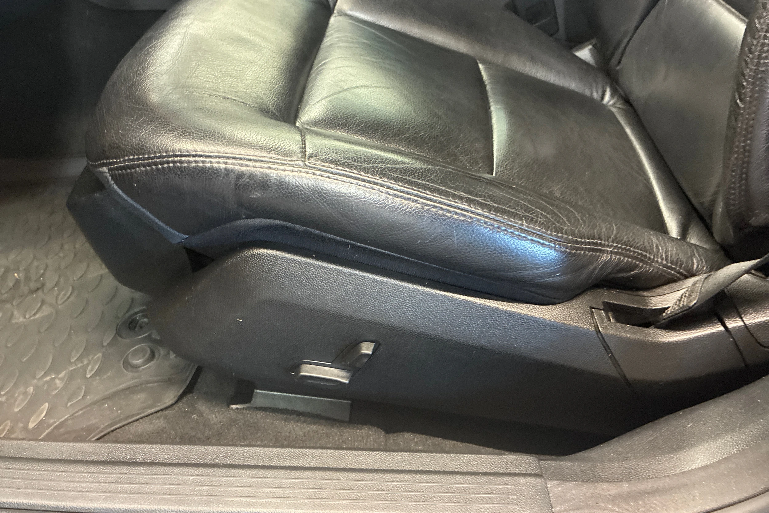Musta Mercedes-Benz E 2012 kuva 13.