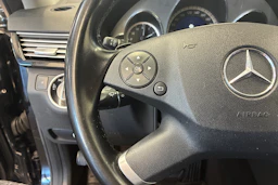 Musta Mercedes-Benz E 2012 kuva 16.