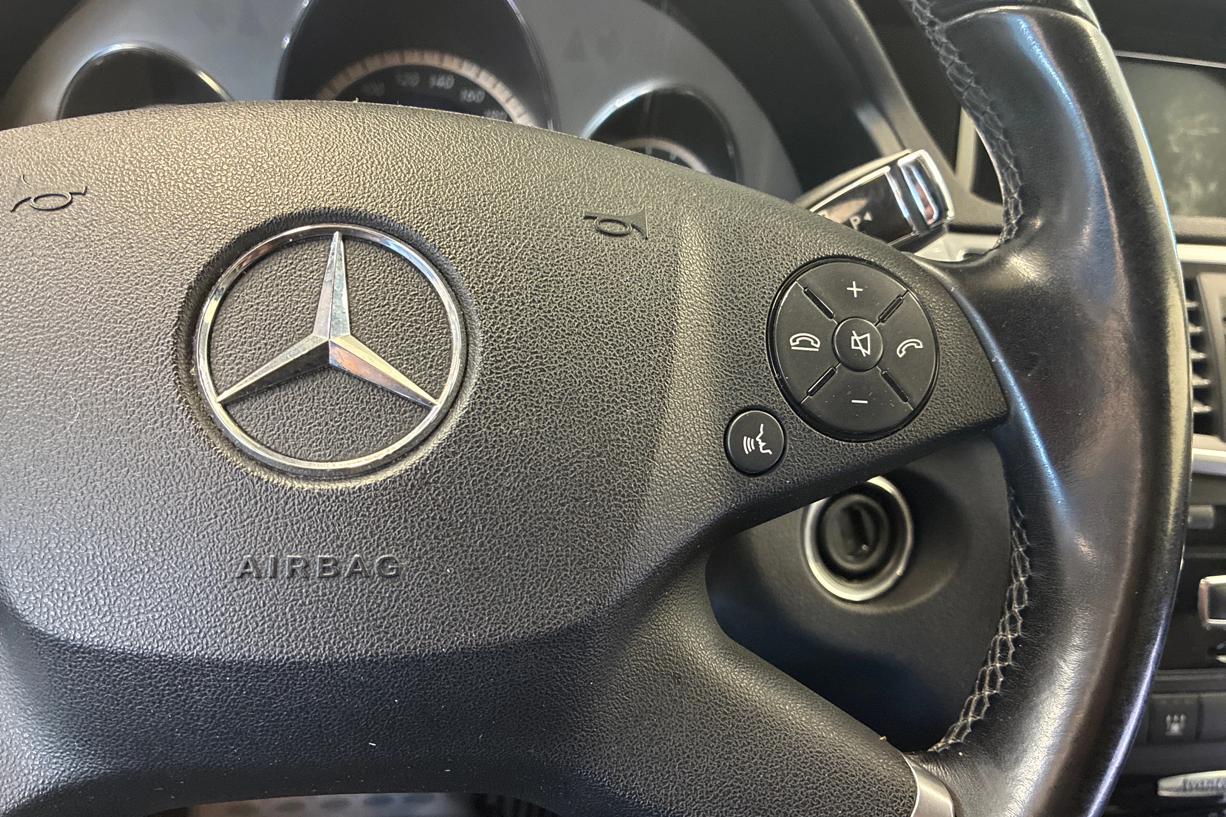 Musta Mercedes-Benz E 2012 kuva 17.