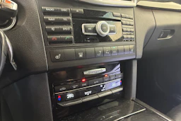 Musta Mercedes-Benz E 2012 kuva 19.