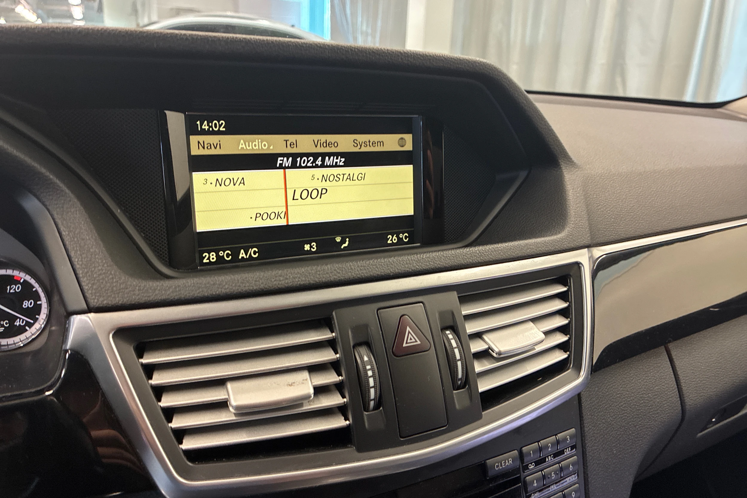 Musta Mercedes-Benz E 2012 kuva 20.