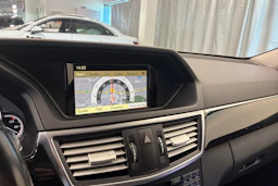 Musta Mercedes-Benz E 2012 kuva 21.