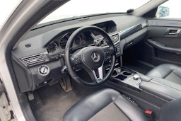valkoinen Mercedes-Benz E 2012 kuva 3.