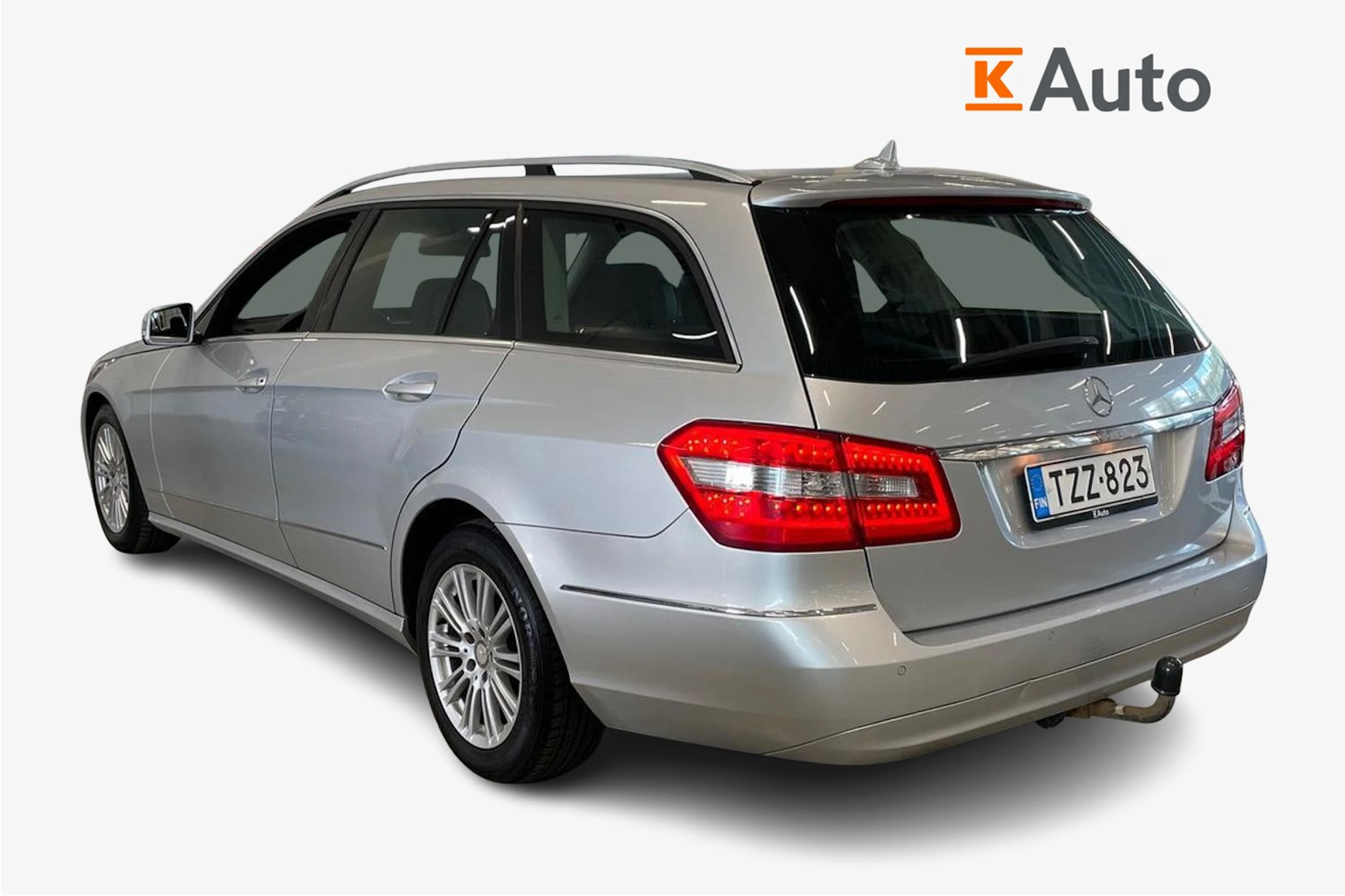 harmaa Mercedes-Benz E 2012 kuva 2.