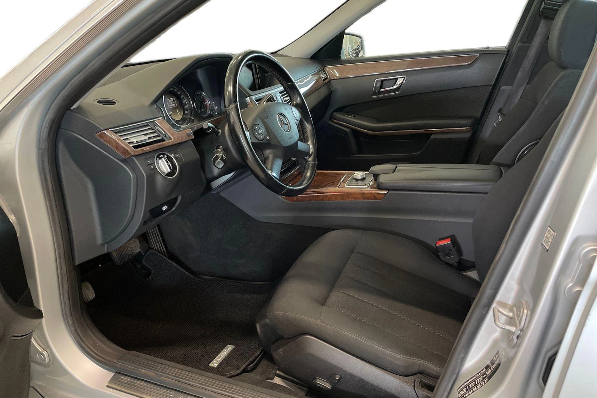 harmaa Mercedes-Benz E 2012 kuva 6.