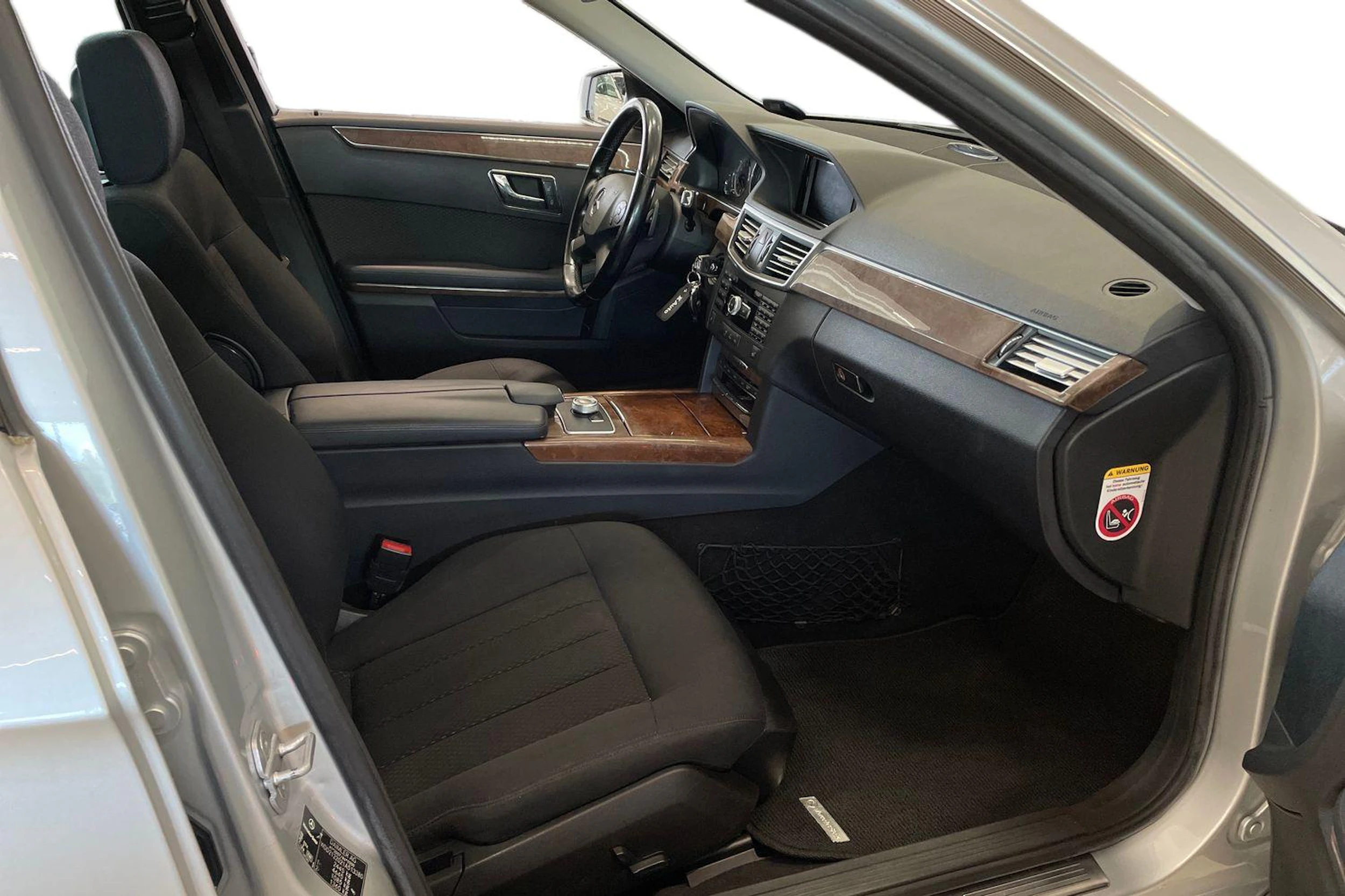 harmaa Mercedes-Benz E 2012 kuva 7.