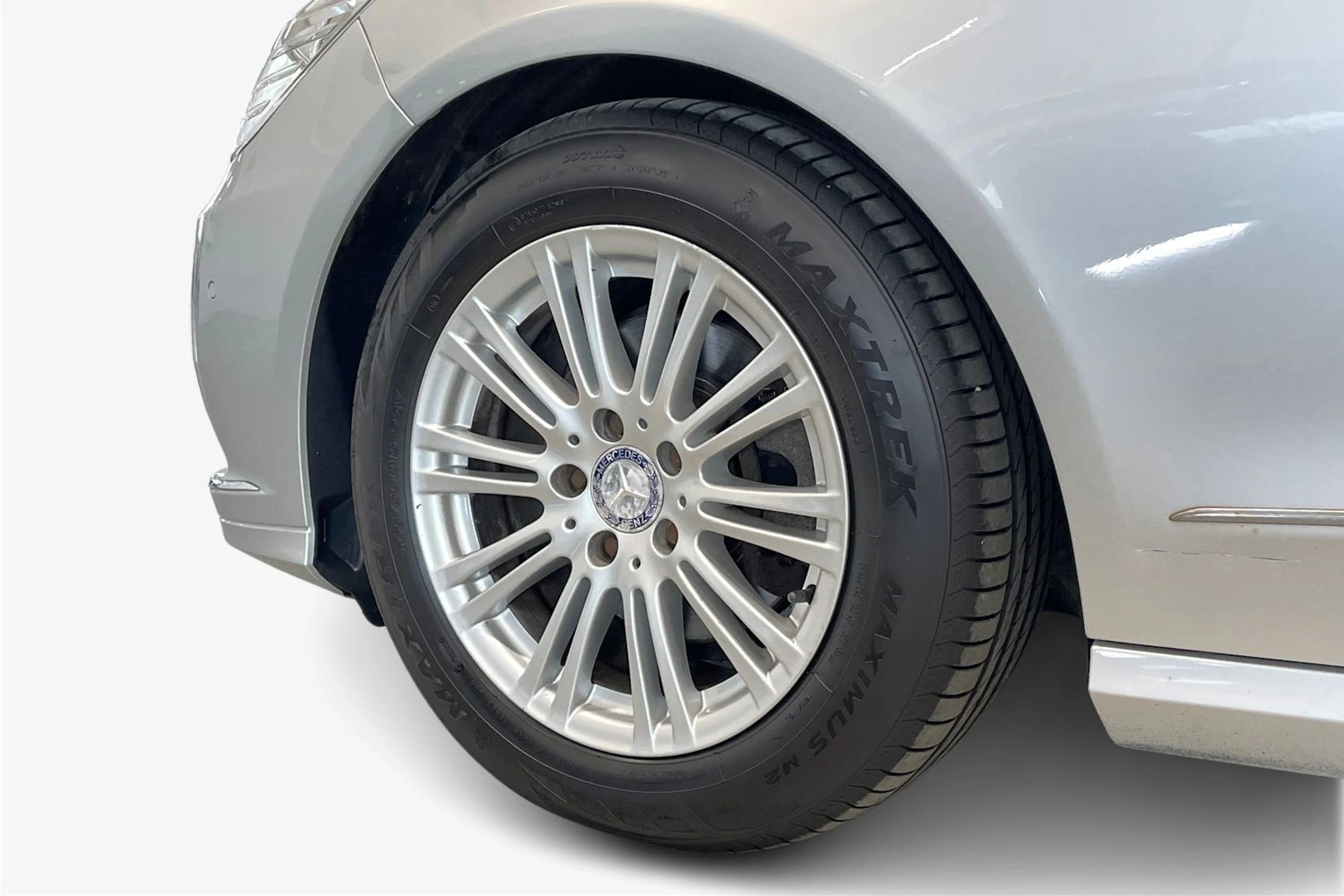 harmaa Mercedes-Benz E 2012 kuva 9.