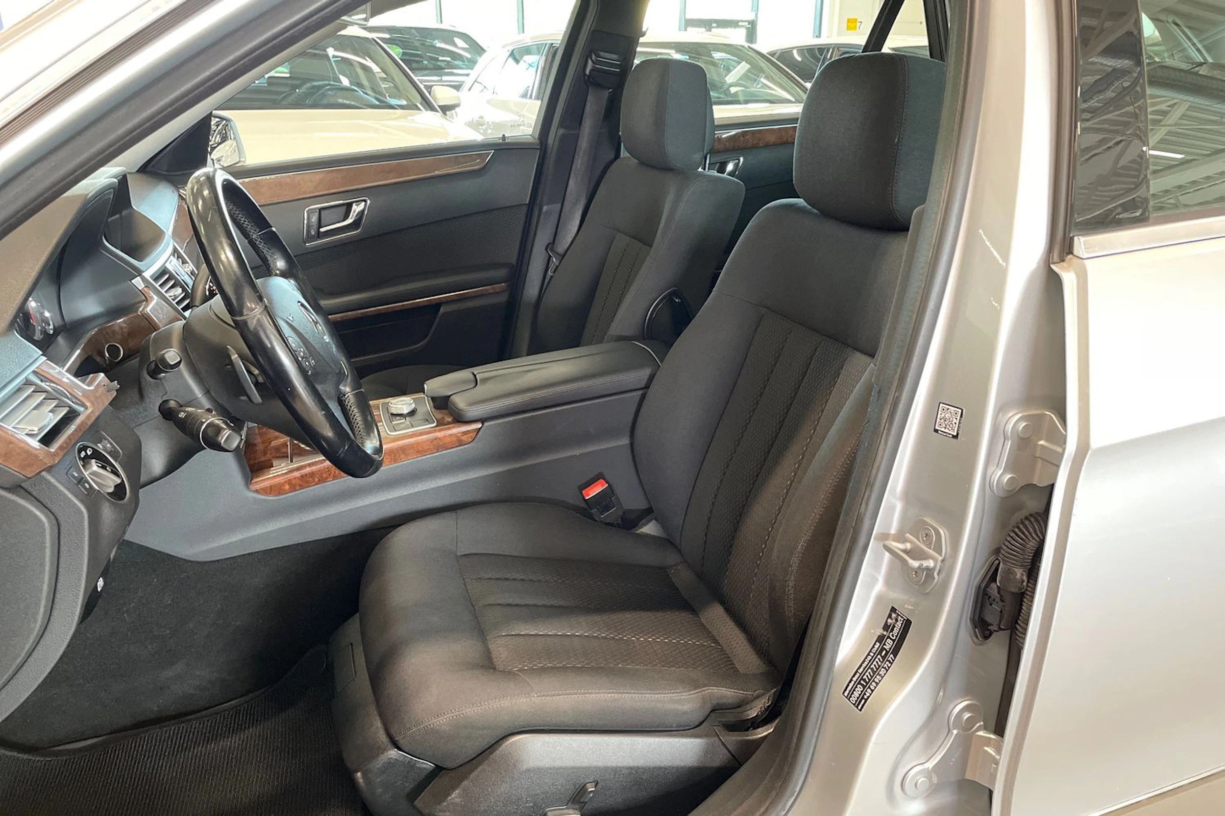harmaa Mercedes-Benz E 2012 kuva 11.