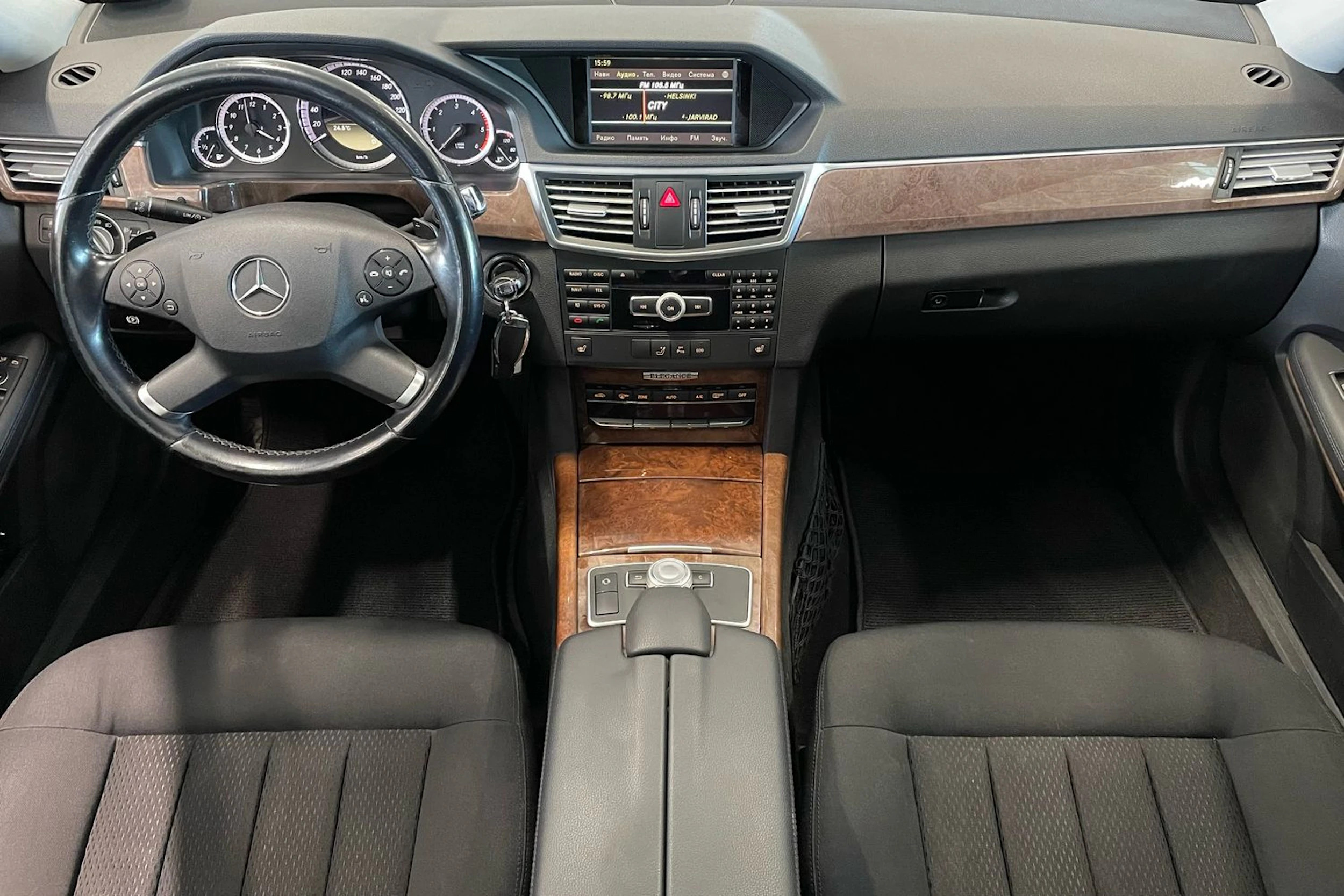 harmaa Mercedes-Benz E 2012 kuva 14.