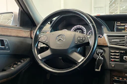 harmaa Mercedes-Benz E 2012 kuva 15.