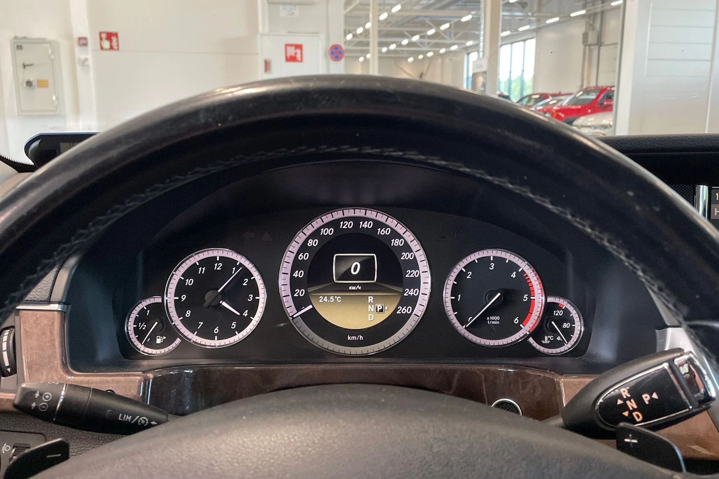 harmaa Mercedes-Benz E 2012 kuva 16.