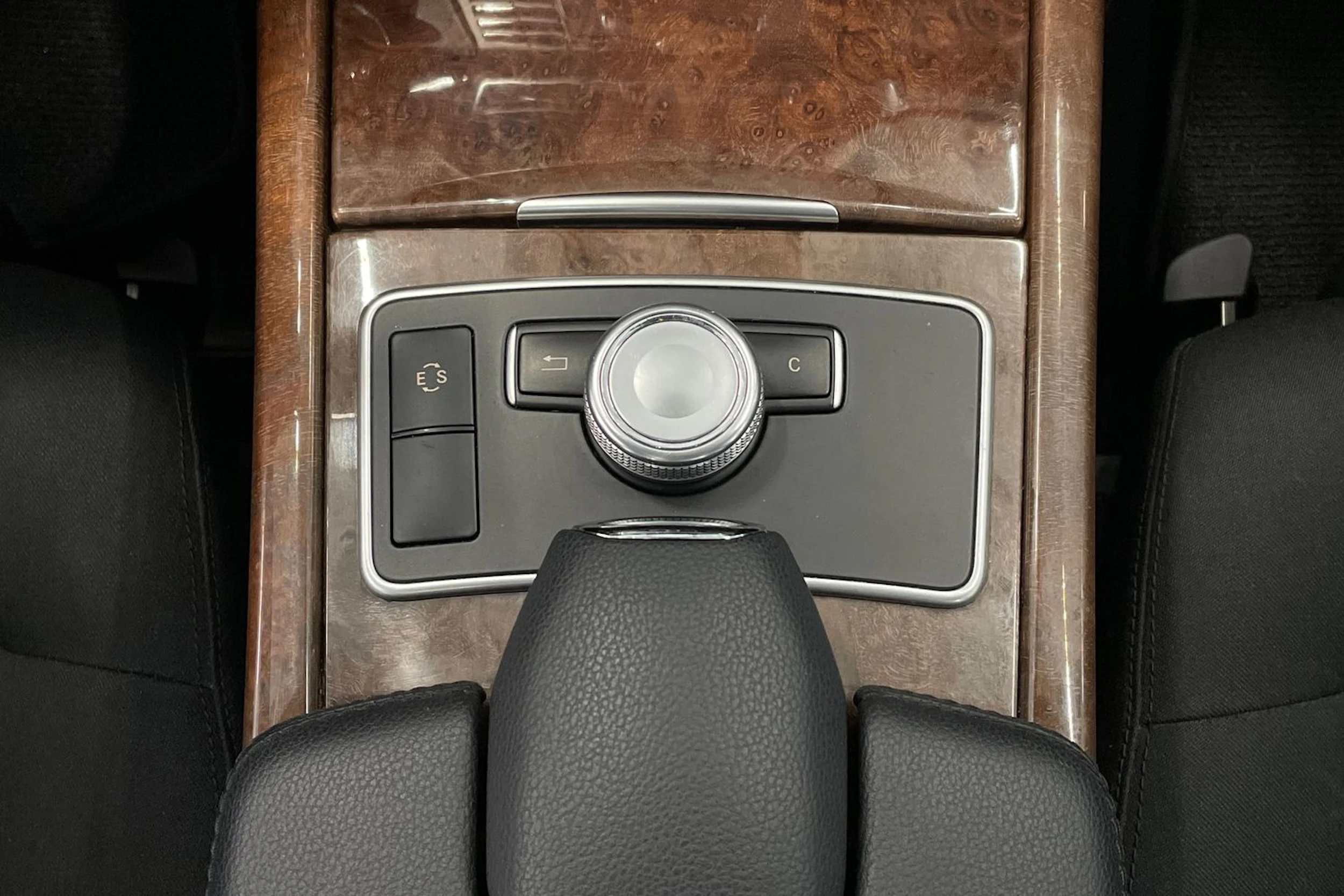 harmaa Mercedes-Benz E 2012 kuva 23.