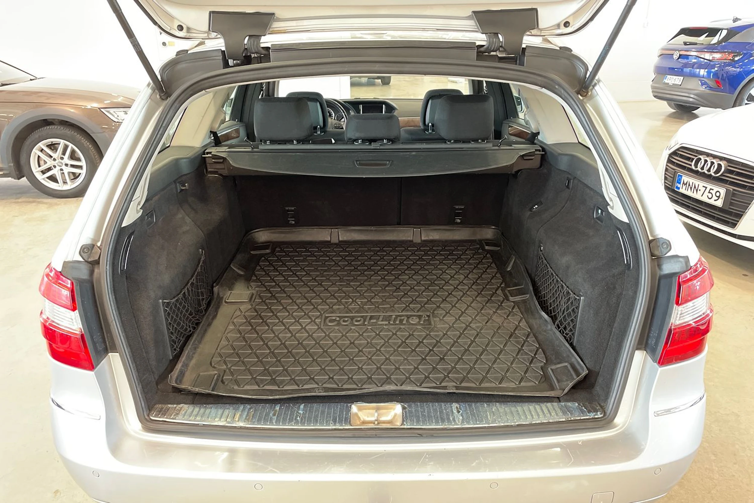 harmaa Mercedes-Benz E 2012 kuva 29.