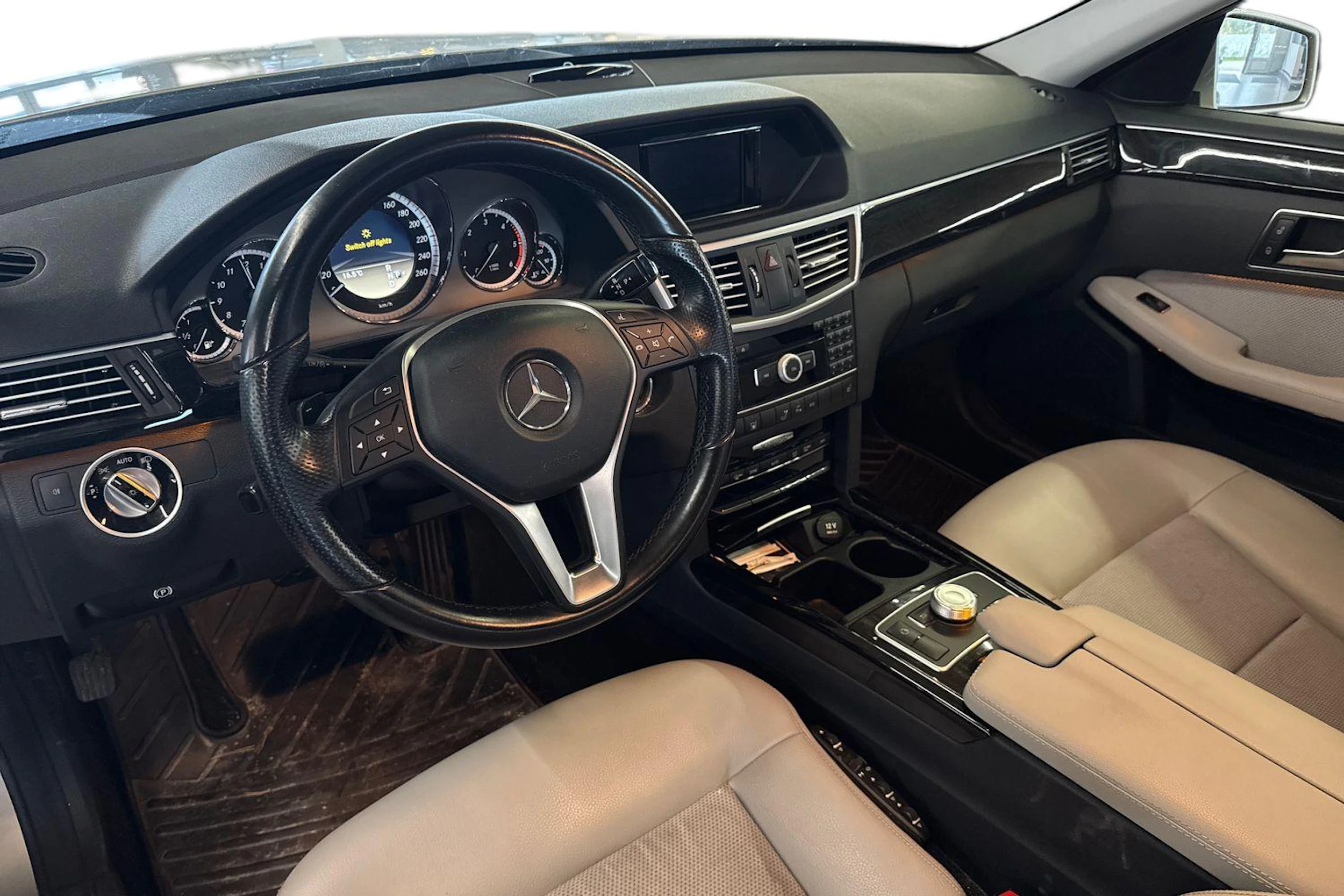 ruskea (beige) Mercedes-Benz E 2012 kuva 3.