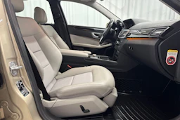 ruskea (beige) Mercedes-Benz E 2012 kuva 13.