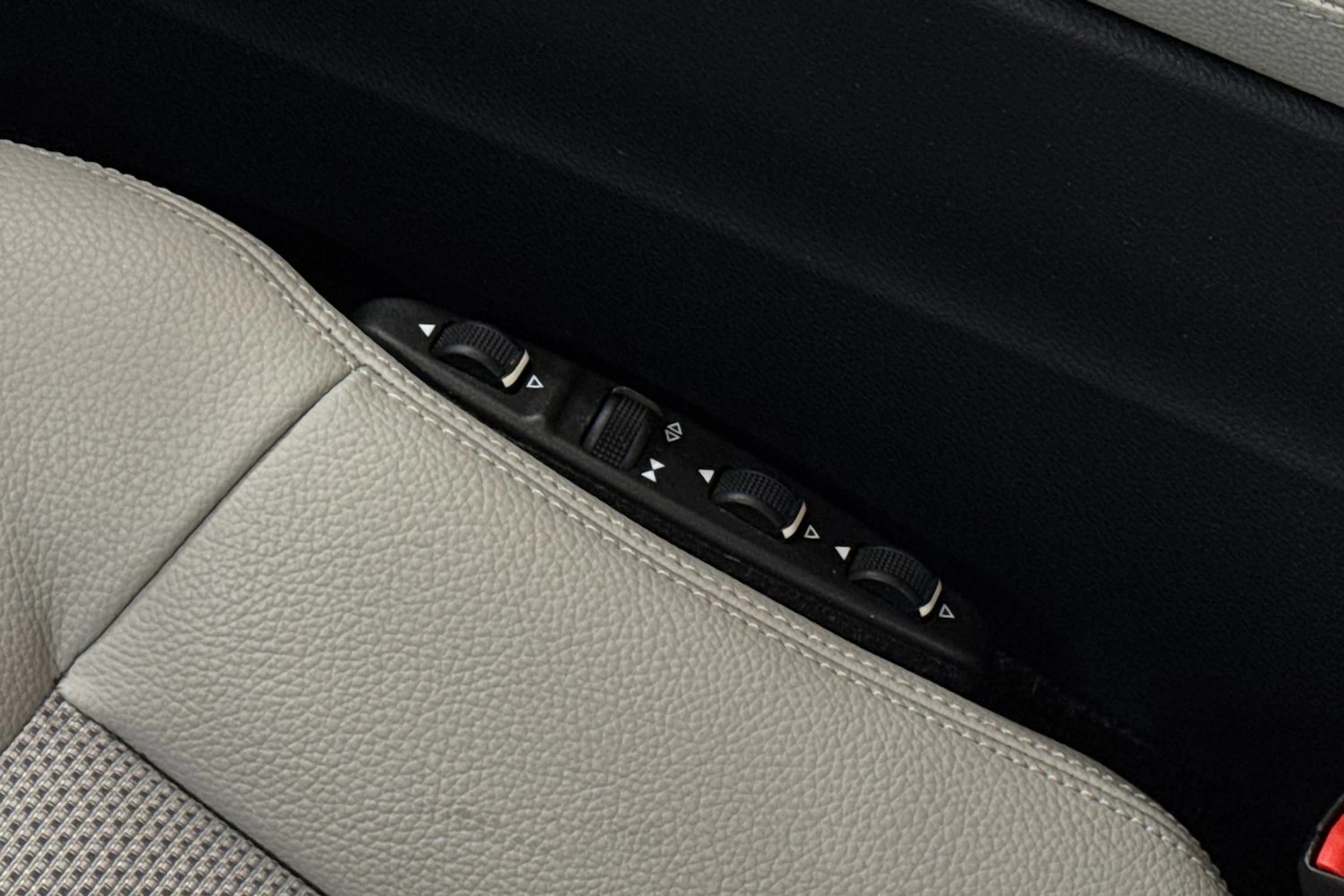 ruskea (beige) Mercedes-Benz E 2012 kuva 19.