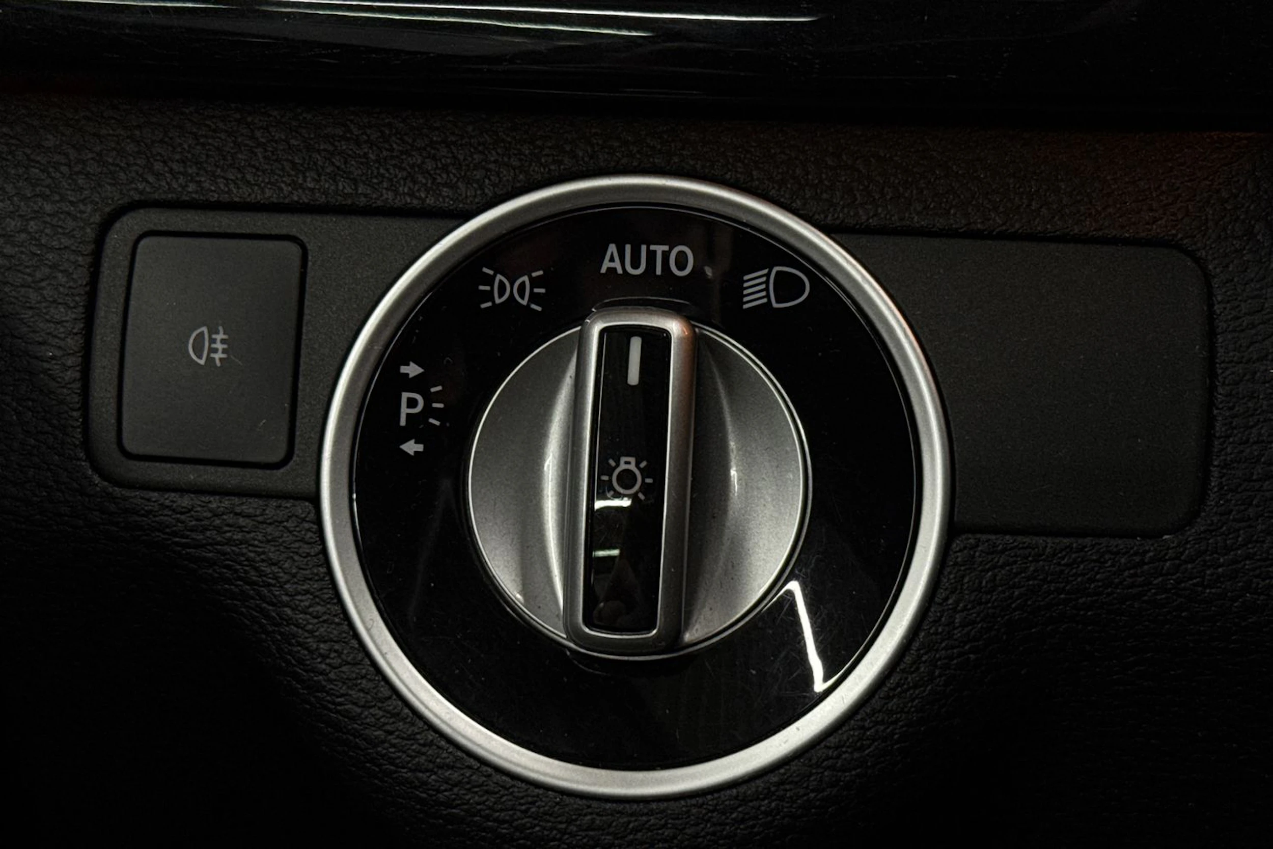 ruskea (beige) Mercedes-Benz E 2012 kuva 21.