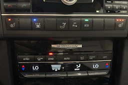 ruskea (beige) Mercedes-Benz E 2012 kuva 25.