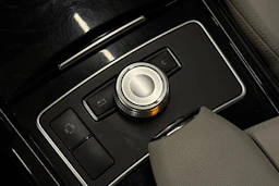 ruskea (beige) Mercedes-Benz E 2012 kuva 28.
