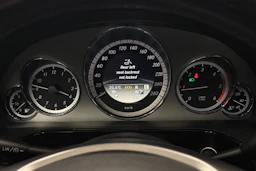 ruskea (beige) Mercedes-Benz E 2012 kuva 29.