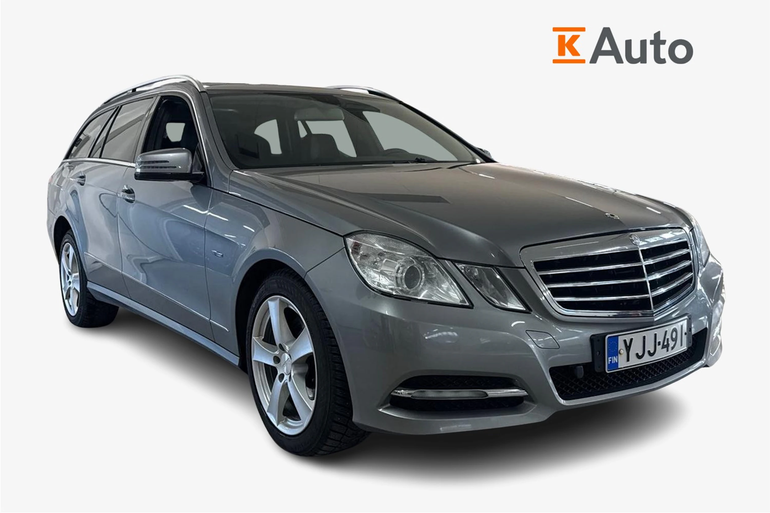 Harmaa Mercedes-Benz E 2012 kuva 1.